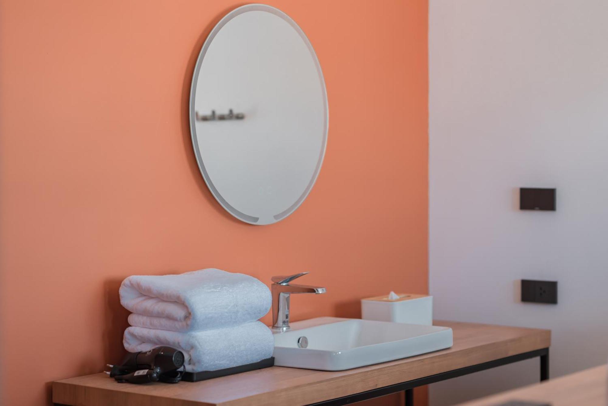 Blu Monkey Hub And Hotel Bangsaen Room photo
